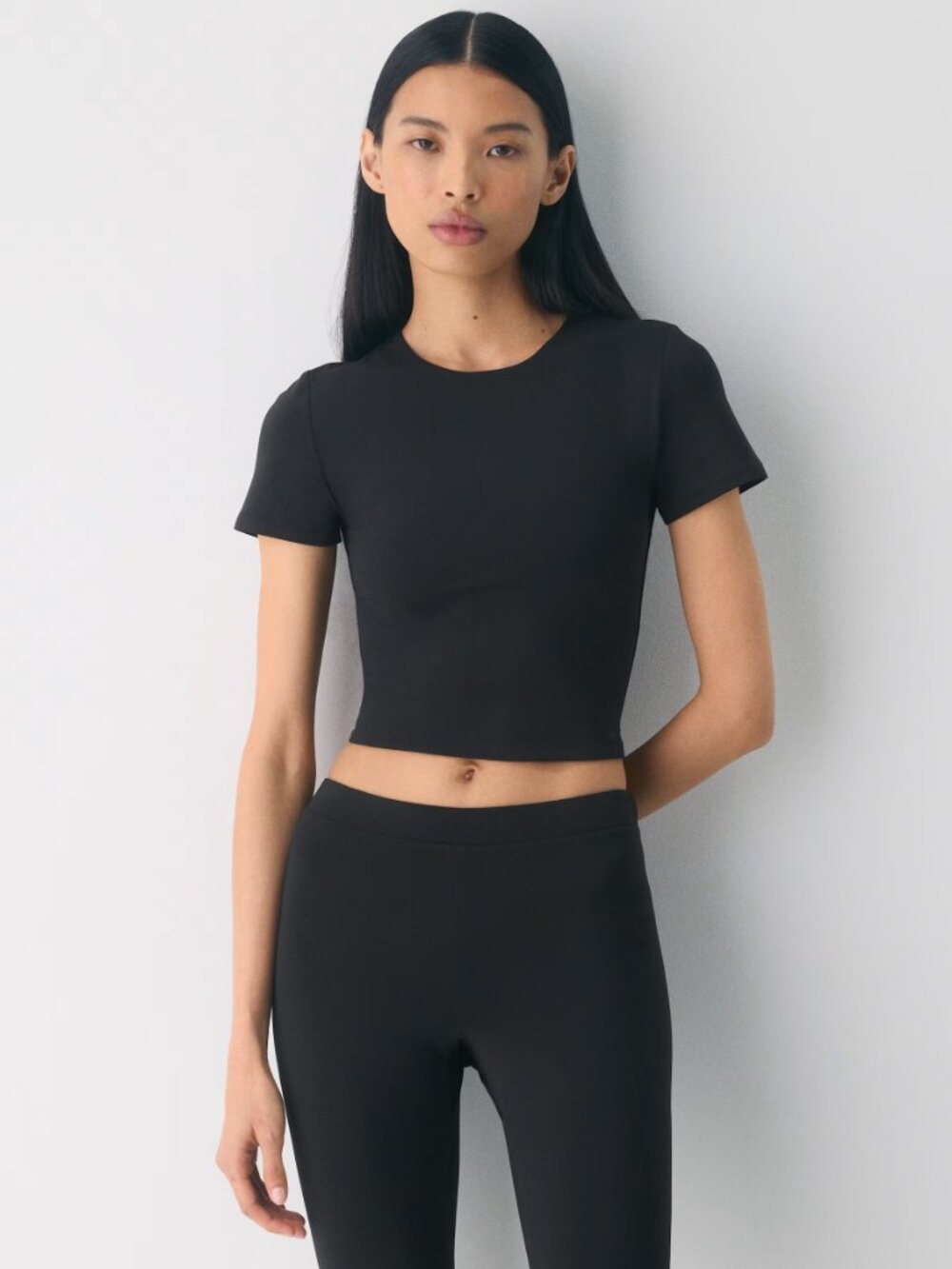 Aritzia - Babaton - Contour waist t-shirt - Size SM - Black